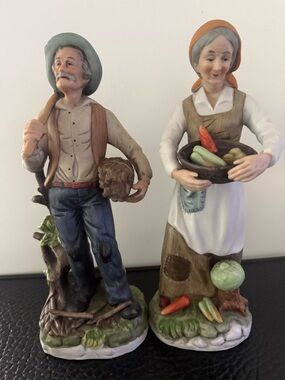 Porcelain Farmer and Harvest Lady Figurine Set - Multicolor